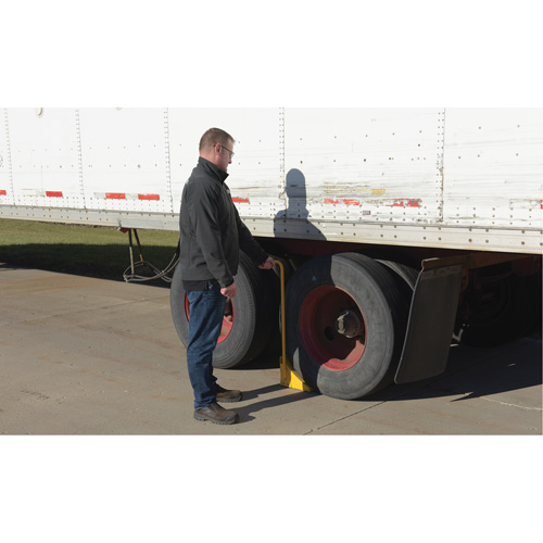 Cale de roue avec poign&eacute;e ergonomique, Acier, Jaune, 8" la x 10-3/4" p x 9-1/8" h Ontario Safety Products