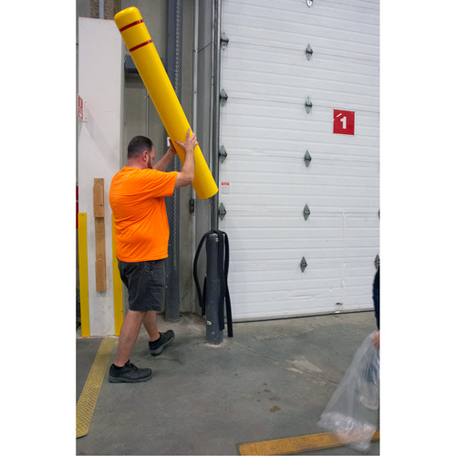 Capuchon en poly&eacute;thyl&egrave;ne pour borne de protection, 4-1/2" dia. x 64" l, Rouge/Jaune Ontario Safety Products