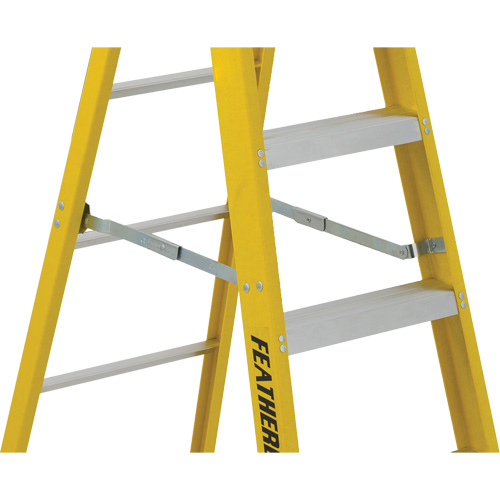 Industrial Heavy-Duty Stepladders (6900 Series), 4', Fibreglass, 300 lbs. Capacity, Type 1A Ontario Safety Products