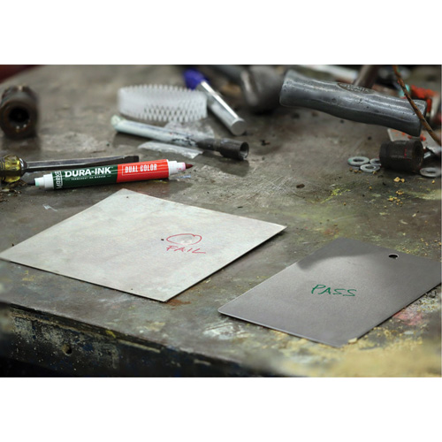 Marqueur &agrave; encre permanente et double couleur Markal Dura-Ink, Vert/Rouge, Pointe Ronde Ontario Safety Products