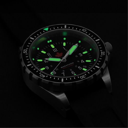 Tr&egrave;s grande montre &agrave; quartz pour plongeur avec feuille d'&eacute;rable rouge, Num&eacute;rique, &agrave; piles, 46 mm, Noir Ontario Safety Products