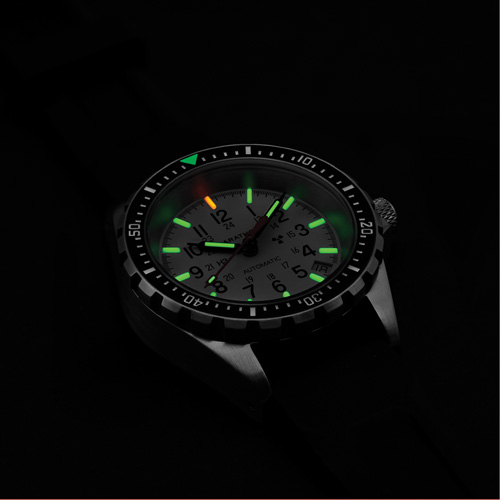 Montre automatique moyenne pour plongeur &eacute;dition arctique, Num&eacute;rique, &agrave; piles, 36 mm, Noir Ontario Safety Products