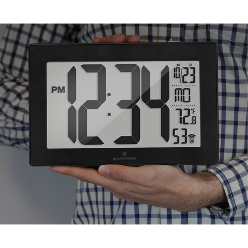 Horloge murale &agrave; r&eacute;glage et ajustement automatiques avec support, Num&eacute;rique, &agrave; piles, Noir Ontario Safety Products