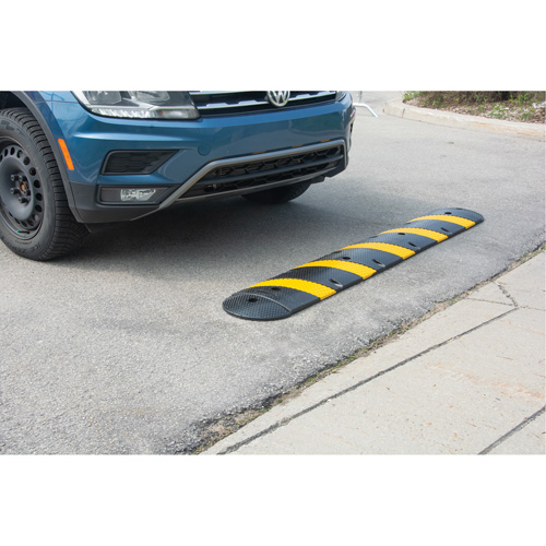 Ensemble de bosse de d&eacute;c&eacute;l&eacute;ration, Caoutchouc, 4' lo x 11" la x 2" h Ontario Safety Products