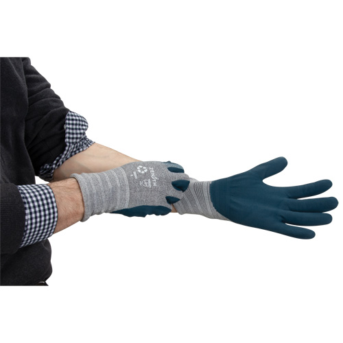 Gants &eacute;cologiques enduits et l&eacute;gers, 10, R&ecirc;vetement Mousse de nitrile, Calibre 15, Enveloppe en Polyester/rPET Ontario Safety Products