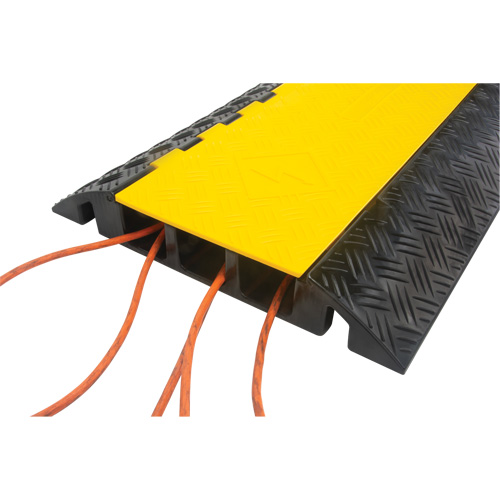 Protecteur de c&acirc;bles en polyur&eacute;thane, 3 canaux, 35,43" lo x 19,69" la x 3" h Ontario Safety Products