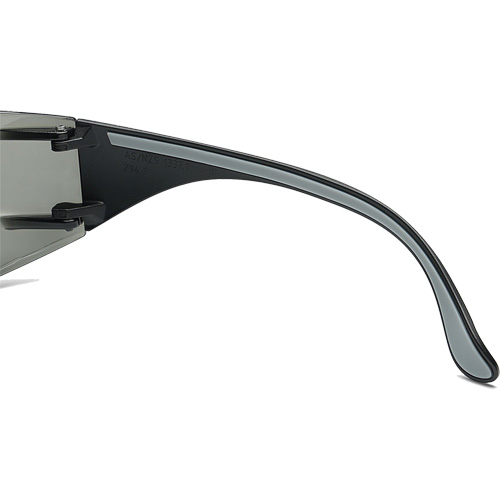 Lunettes de s&eacute;curit&eacute; Adapt Lite, Lentille Fum&eacute;e, Antibu&eacute;e/Anti-&eacute;gratignures, ANSI Z87+/R&eacute;pond ou surpasse la norme CSA Z94.3 Ontario Safety Products