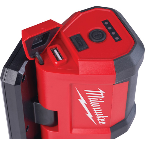 Projecteur &agrave; faisceau large pour entretien et r&eacute;paration avec chargeur USB M12 Rover, DEL, 700 lumens Ontario Safety Products