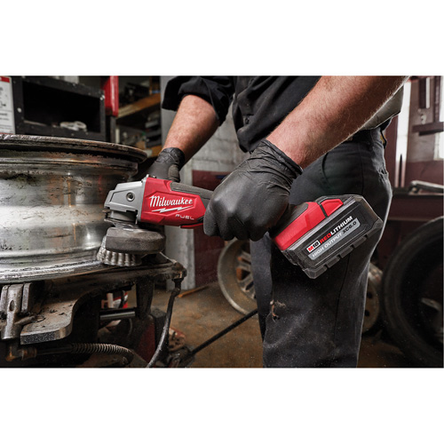 Meuleuse &agrave; frein &agrave; vitesse variable avec interrupteur &agrave; glissi&egrave;re non verrouillable M18 Fuel, 18 V, Mandrin 5"/4-1/2", Lithium-ion Ontario Safety Products