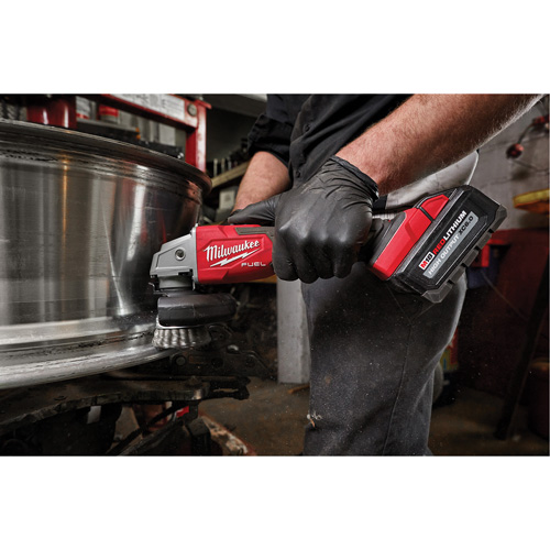Meuleuse &agrave; frein &agrave; vitesse variable avec interrupteur &agrave; glissi&egrave;re verrouillable M18 Fuel, 18 V, Mandrin 5"/4-1/2", Lithium-ion Ontario Safety Products