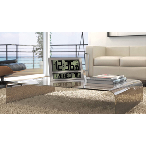 Horloge g&eacute;ante, Num&eacute;rique, &agrave; piles, 16,5" la x 1,7" p x 11" h, Argent Ontario Safety Products
