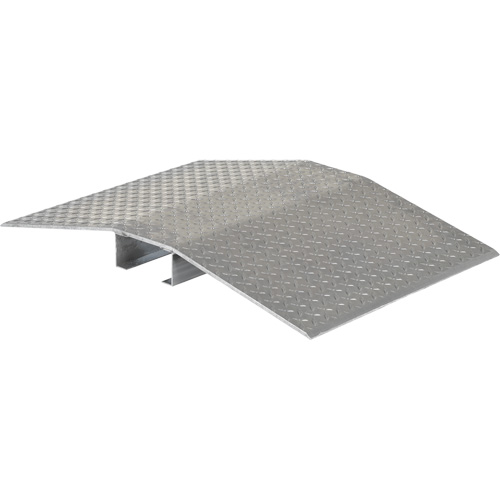 Traverse de protection en aluminium pour c&acirc;bles et boyaux, 48,03" x 24" x 4,5", 2000 lb (1 tonne) Ontario Safety Products