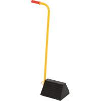 Cale de roue avec poign&eacute;e ergonomique, 9-1/4" x 8" x 6", Noir Ontario Safety Products