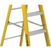 Escabeaux industriels robustes (s&eacute;rie 6900), 4', Fibre de verre, Capacit&eacute; 300 lb, Type 1A Ontario Safety Products