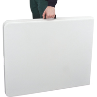 Table se pliant en deux, Rectangulaire, 72" l x 30" la, Poly&eacute;thyl&egrave;ne, Blanc Ontario Safety Products