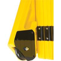 Barrière mobile portative, 40" h x 13' lo, Jaune SGO660 | Ontario Safety Product