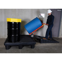 Ultra-Spill Pallet mod&egrave;le &eacute;conomique, 4 barils, Capacit&eacute; de d&eacute;versement 66 gal. US, 53" x 53" x 11,8" Ontario Safety Products