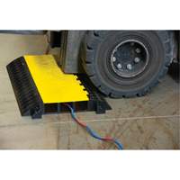 Protecteur de c&acirc;bles en polyur&eacute;thane, 3 canaux, 35,43" lo x 19,69" la x 3" h Ontario Safety Products