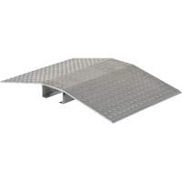 Traverse de protection en aluminium pour c&acirc;bles et boyaux, 48,03" x 24" x 4,5", 2000 lb (1 tonne) Ontario Safety Products